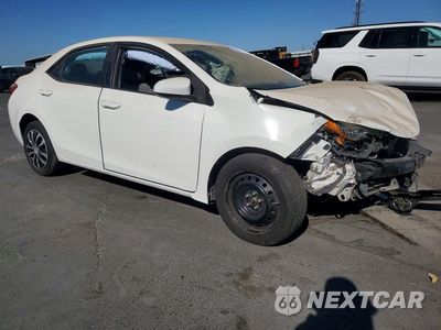 Czwarte zdjęcie samochodu z boku: 2018 TOYOTA COROLLA LE VIN:5YFBURHE8JP811425 - miniatura