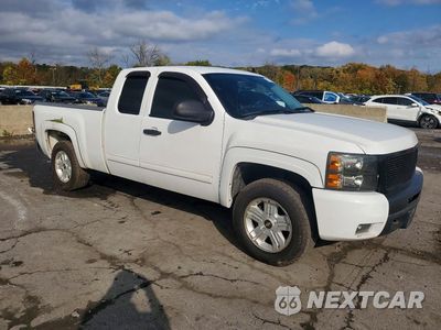 Czwarte zdjęcie samochodu z boku: 2010 CHEVROLET C/K 1500 S VIN:1GCSKSE3XAZ161275 - miniatura