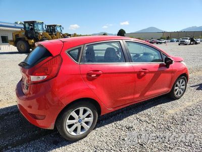 Trzecie zdjęcie samochodu z tyłu: 2013 FORD FIESTA SE VIN:3FADP4EJ3DM107560 - miniatura