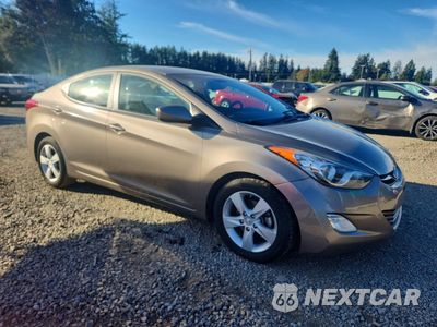 Czwarte zdjęcie samochodu z boku: 2013 HYUNDAI ELANTRA GLS VIN:5NPDH4AE5DH282303 - miniatura