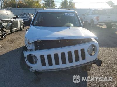 Piąte zdjęcie samochodu w środku: 2011 JEEP PATRIOT SPORT VIN:1J4NT1GB1BD125461 - miniatura