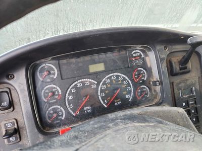 Zdjęcie 9 z 13 samochodu: 2013 FREIGHTLINER M2 106 HEAVY DUTY VIN:1FVHC3BS2DDBW2776 - miniatura