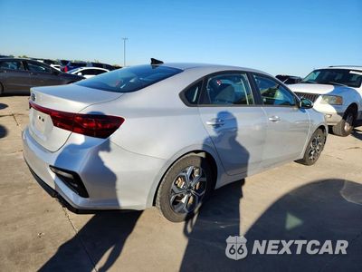 Trzecie zdjęcie samochodu z tyłu: 2021 KIA FORTE LXS VIN:3KPF24AD0ME377096 - miniatura