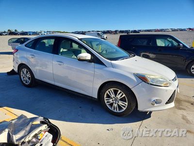 Czwarte zdjęcie samochodu z boku: 2012 FORD FOCUS SEL VIN:1FAHP3H21CL185903 - miniatura