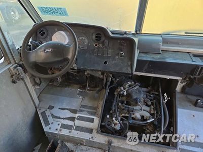 Zdjęcie 8 z 12 samochodu: 2016 FORD ECONOLINE E350 SUPER DUTY STRIPPED CHASSIS VIN:1FC3E3KS0GDC57144 - miniatura