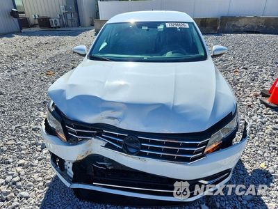 Piąte zdjęcie samochodu w środku: 2017 VOLKSWAGEN PASSAT S VIN:1VWAT7A33HC004676 - miniatura