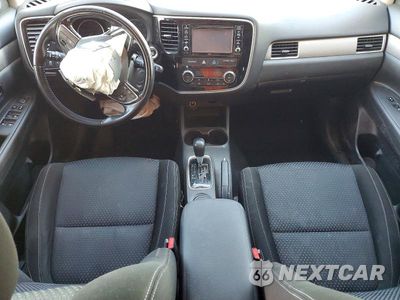Zdjęcie 8 z 13 samochodu: 2016 MITSUBISHI OUTLANDER SE VIN:JA4AD3A3XGZ009887 - miniatura