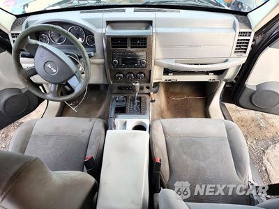Zdjęcie 8 z 13 samochodu: 2008 JEEP LIBERTY SPORT VIN:1J8GN28K38W267720 - miniatura