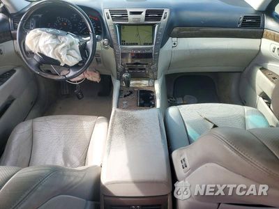 Zdjęcie 8 z 12 samochodu: 2008 LEXUS LS 460 VIN:JTHBL46FX85066569 - miniatura