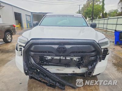 Piąte zdjęcie samochodu w środku: 2025 TOYOTA TUNDRA SR VIN:5TFKB5AB2SX047217 - miniatura
