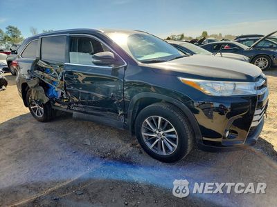 Czwarte zdjęcie samochodu z boku: 2019 TOYOTA HIGHLANDER XLE VIN:5TDJZRFH9KS592719 - miniatura