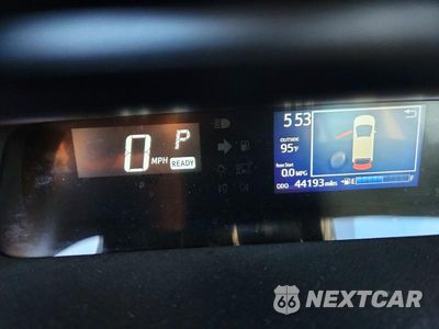 Zdjęcie 9 z 12 samochodu: 2018 TOYOTA PRIUS C ONE VIN:JTDKDTB3XJ1606942 - miniatura