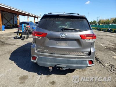 Zdjęcie 6 z 13 samochodu: 2018 TOYOTA HIGHLANDER LIMITED PLATINUM VIN:5TDYZRFH3JS280697 - miniatura
