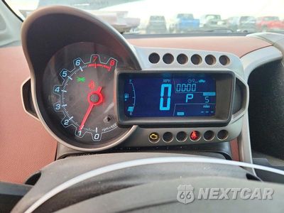 Zdjęcie 9 z 12 samochodu: 2014 CHEVROLET SONIC LT VIN:1G1JC5SH9E4239518 - miniatura