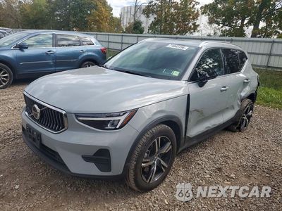 2025 VOLVO XC40 CORE YV4L12UJ1S2562888 - główne zdjęcie licytacji z USA - miniatura
