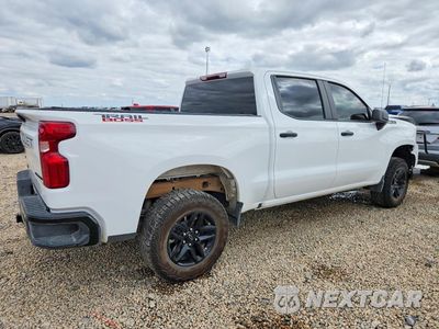 Trzecie zdjęcie samochodu z tyłu: 2026 CHEVROLET SILVERADO K1500 TRAIL BOSS CUSTOM VIN:3GCUKCE87TG286814 - miniatura