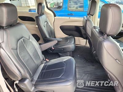 Zdjęcie 10 z 12 samochodu: 2017 CHRYSLER PACIFICA TOURING L VIN:2C4RC1BG3HR668388 - miniatura
