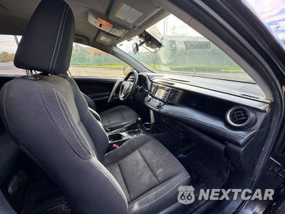 Zdjęcie 6 z 13 samochodu: 2018 TOYOTA RAV4 HYBRID LE VIN:JTMRJREV5JD212545 - miniatura