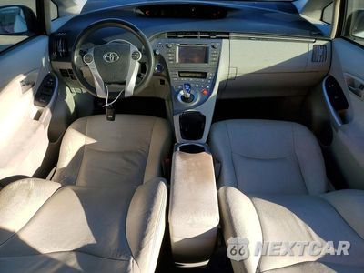 Zdjęcie 8 z 12 samochodu: 2014 TOYOTA PRIUS TWO VIN:JTDKN3DU3E1736425 - miniatura