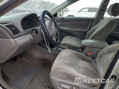 Zdjęcie 7 z 12 samochodu: 2004 TOYOTA CAMRY LE VIN:JTDBE32KX40272460 - miniatura