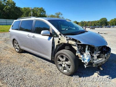 Czwarte zdjęcie samochodu z boku: 2012 TOYOTA SIENNA SPORT VIN:5TDXK3DC1CS192318 - miniatura