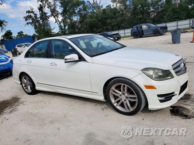 Czwarte zdjęcie samochodu z boku: 2013 MERCEDES-BENZ C 250 VIN:WDDGF4HB3DR268493 - miniatura