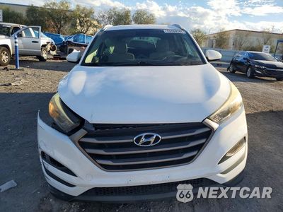 Piąte zdjęcie samochodu w środku: 2016 HYUNDAI TUCSON SE VIN:KM8J33A49GU032958 - miniatura