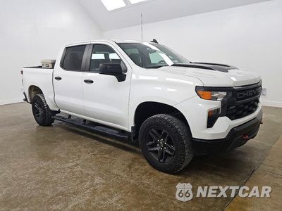 Czwarte zdjęcie samochodu z boku: 2022 CHEVROLET SILVERADO K1500 TRAIL BOSS CUSTOM VIN:3GCPDCEK1NG549594 - miniatura