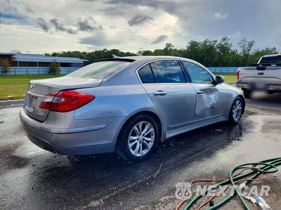 Trzecie zdjęcie samochodu z tyłu: 2013 HYUNDAI GENESIS 3.8L VIN:KMHGC4DD6DU249942 - miniatura