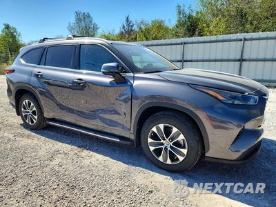 Czwarte zdjęcie samochodu z boku: 2022 TOYOTA HIGHLANDER HYBRID XLE VIN:5TDGARAH7NS513092 - miniatura