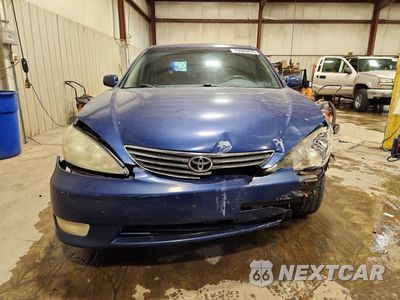 Piąte zdjęcie samochodu w środku: 2005 TOYOTA CAMRY LE VIN:4T1BE32K35U032334 - miniatura
