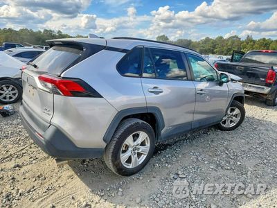 Trzecie zdjęcie samochodu z tyłu: 2021 TOYOTA RAV4 XLE VIN:4T3RWRFV4MU039978 - miniatura