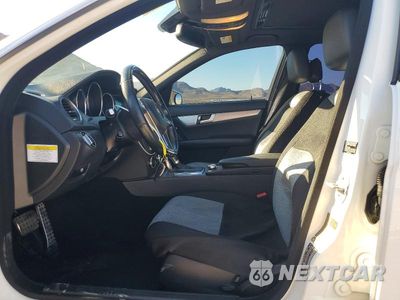 Zdjęcie 7 z 13 samochodu: 2013 MERCEDES-BENZ C 250 VIN:WDDGF4HB5DA799063 - miniatura
