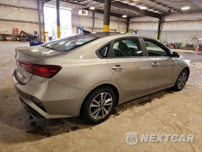 Trzecie zdjęcie samochodu z tyłu: 2023 KIA FORTE LXS VIN:3KPF24AD6PE571040 - miniatura