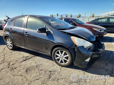 Czwarte zdjęcie samochodu z boku: 2012 TOYOTA PRIUS C THREE VIN:JTDKDTB30C1005932 - miniatura