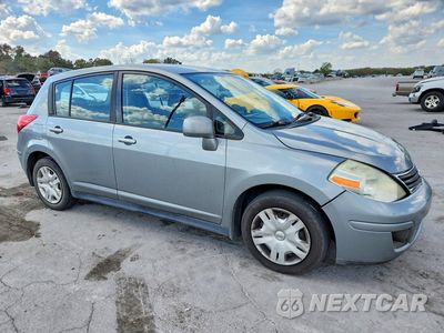 Czwarte zdjęcie samochodu z boku: 2010 NISSAN VERSA 1.8 S VIN:3N1BC1CP8AL393428 - miniatura