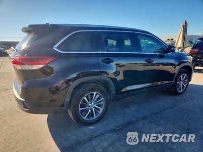 Trzecie zdjęcie samochodu z tyłu: 2019 TOYOTA HIGHLANDER XLE VIN:5TDKZRFH9KS314293 - miniatura