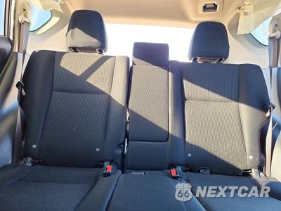 Zdjęcie 10 z 13 samochodu: 2018 TOYOTA RAV4 LE VIN:JTMZFREV0JJ206509 - miniatura