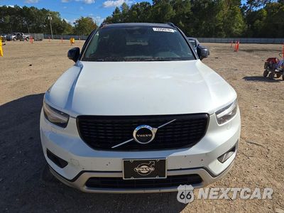 Piąte zdjęcie samochodu w środku: 2020 VOLVO XC40 T5 R-DESIGN VIN:YV4162UM3L2184562 - miniatura