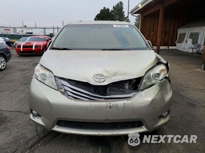 Piąte zdjęcie samochodu w środku: 2016 TOYOTA SIENNA XLE 8-PASSENGER VIN:5TDYK3DC7GS711222 - miniatura