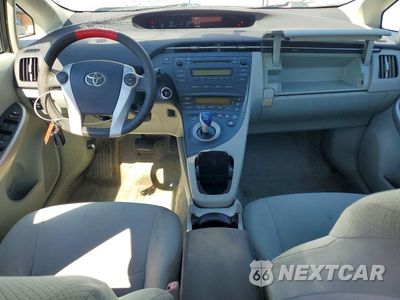 Zdjęcie 8 z 13 samochodu: 2011 TOYOTA PRIUS TWO VIN:JTDKN3DU0B0260863 - miniatura