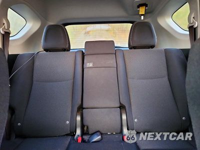 Zdjęcie 10 z 13 samochodu: 2017 TOYOTA RAV4 HYBRID XLE VIN:JTMRJREV7HD106091 - miniatura