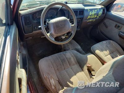 Zdjęcie 8 z 12 samochodu: 1996 TOYOTA TACOMA BASE VIN:4TAVL52N7TZ135815 - miniatura