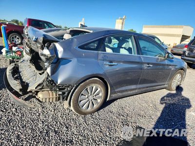 Trzecie zdjęcie samochodu z tyłu: 2017 HYUNDAI SONATA HYBRID SE VIN:KMHE24L13HA056379 - miniatura