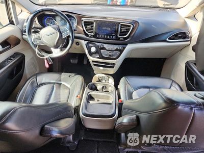 Zdjęcie 8 z 14 samochodu: 2017 CHRYSLER PACIFICA TOURING L VIN:2C4RC1BG0HR527231 - miniatura
