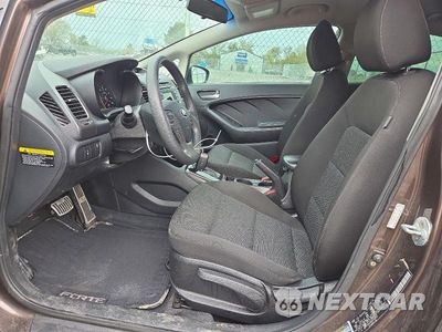 Zdjęcie 7 z 12 samochodu: 2017 KIA FORTE LX VIN:3KPFK4A79HE035050 - miniatura
