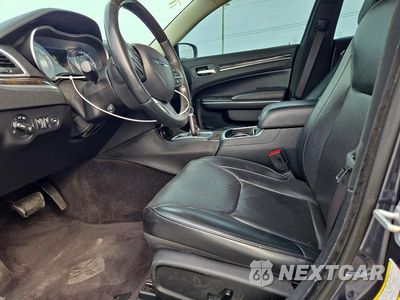 Zdjęcie 7 z 13 samochodu: 2017 CHRYSLER 300C VIN:2C3CCAEG2HH586454 - miniatura