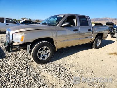 2005 DODGE DAKOTA QUAD SLT 1D7HE48N45S211764 - główne zdjęcie licytacji z USA - miniatura