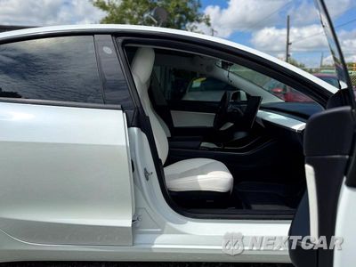 Piąte zdjęcie samochodu w środku: 2020 TESLA MODEL 3 VIN:5YJ3E1EC1LF715057 - miniatura