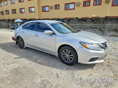 Czwarte zdjęcie samochodu z boku: 2017 NISSAN ALTIMA 2.5 S VIN:1N4AL3APXHC483845 - miniatura
